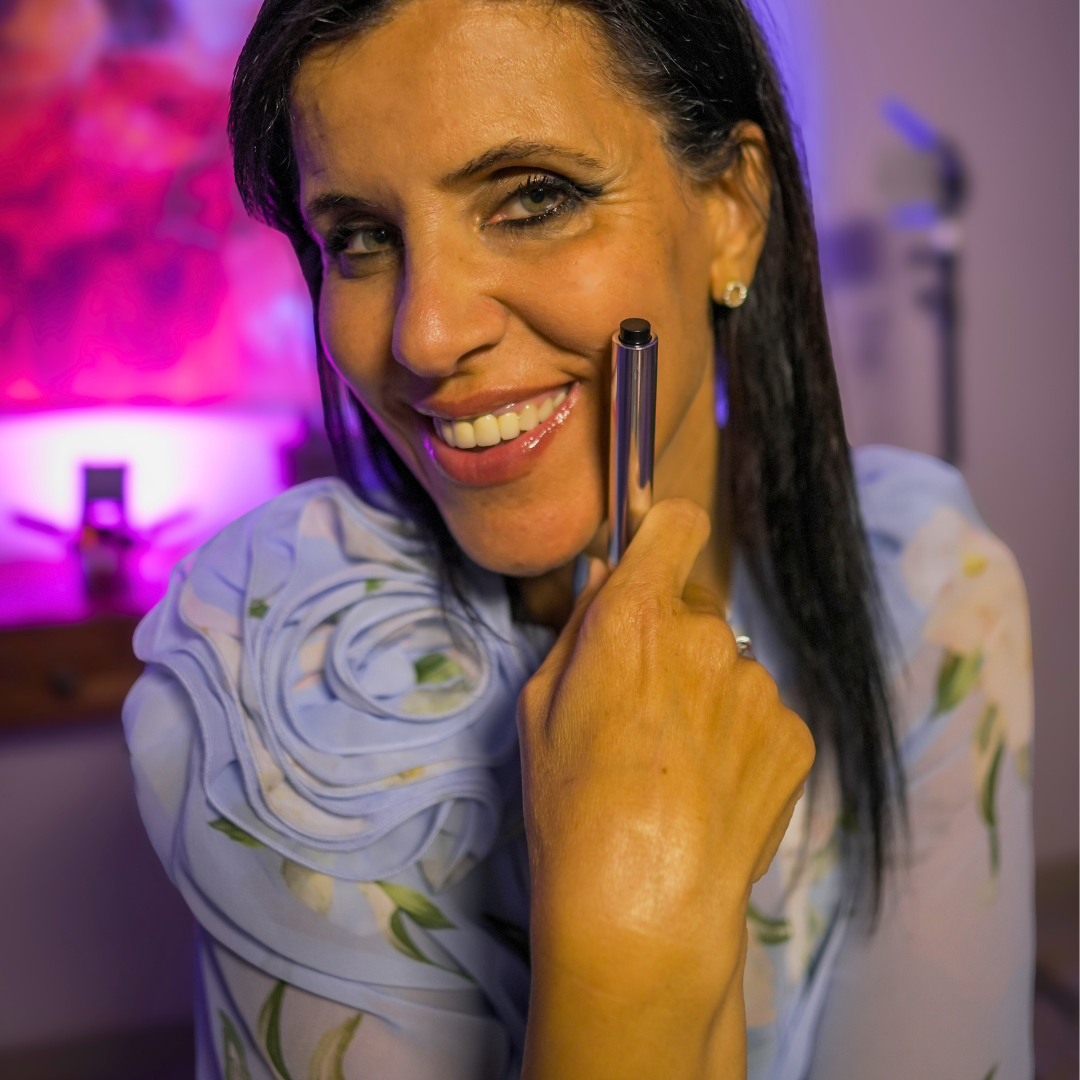 Lip Glow® - מנפח שפתיים ומעשיר בלחות