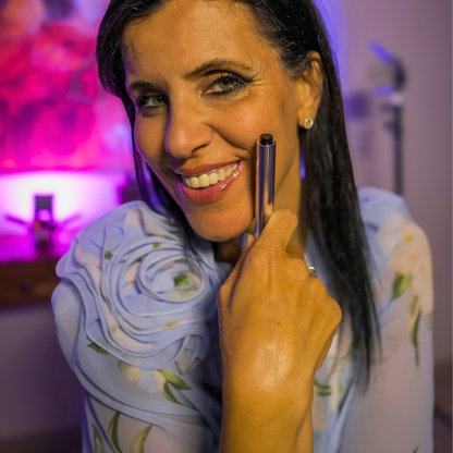 Lip Glow® - מנפח שפתיים ומעשיר בלחות